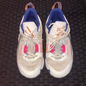 Kids Giannis Immortality basketball sneakers size 5